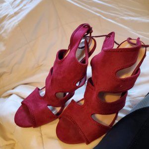 charlotte russe burgandy back tie heel 7m